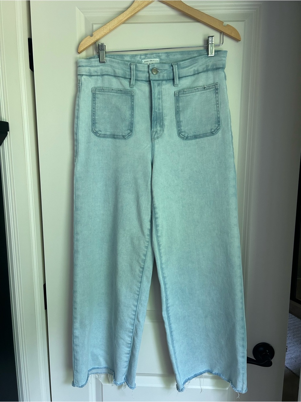 Good American Light Blue cropped Wide-Leg Jeans with Front Patch Pockets
